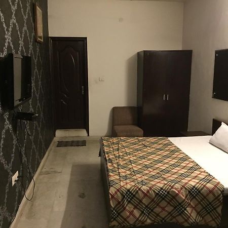 Hotel Invitation Inn ファリーダーバード エクステリア 写真